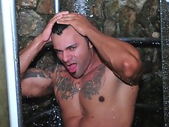 Brace yourselves guys, I've got another great video of Gill for you. This time we have the hot jock in the shower for his on-screen performance. 